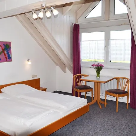 瑞莱克斯酒店 3*